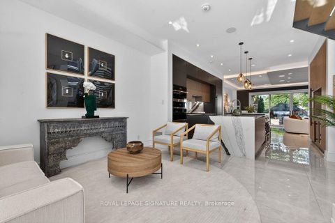 Photo 3 at 39 Derwyn Road, East York, Toronto