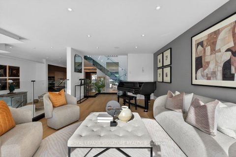 Photo 7 at 39 Derwyn Road, East York, Toronto