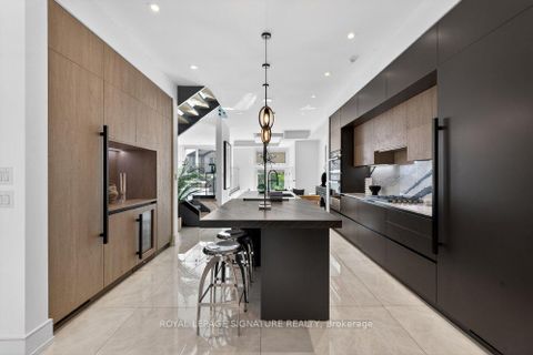 Photo 10 at 39 Derwyn Road, East York, Toronto