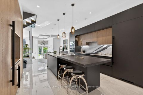 Photo 11 at 39 Derwyn Road, East York, Toronto