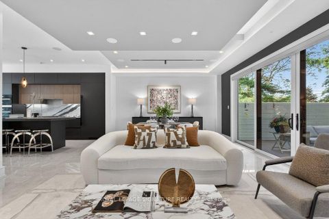 Photo 15 at 39 Derwyn Road, East York, Toronto