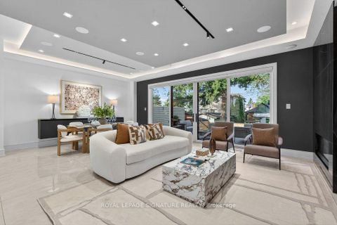 Photo 16 at 39 Derwyn Road, East York, Toronto