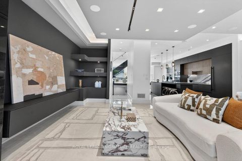 Photo 17 at 39 Derwyn Road, East York, Toronto