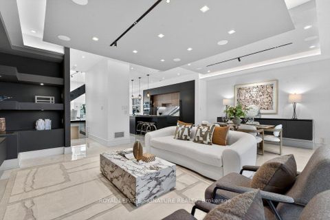 Photo 18 at 39 Derwyn Road, East York, Toronto
