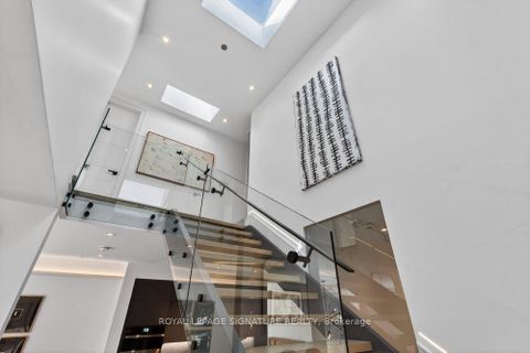Photo 22 at 39 Derwyn Road, East York, Toronto