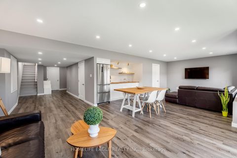 Photo 25 at 58 Tesla Crescent, Holland Landing, East Gwillimbury
