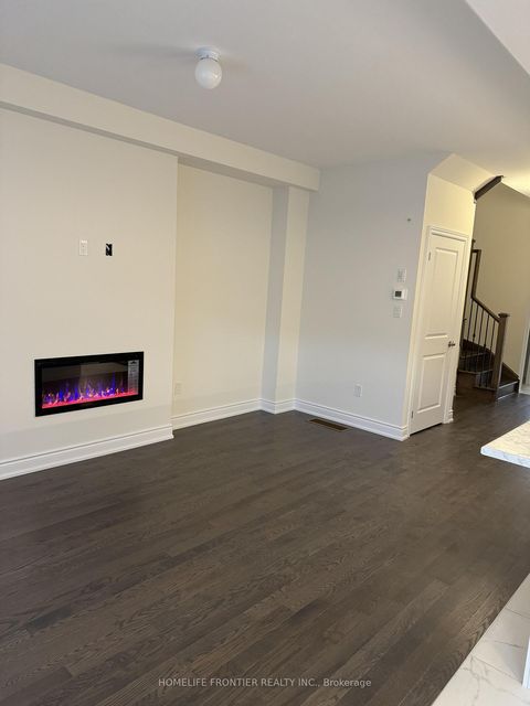 Photo 2 at 10 Durham Avenue, Shore, Barrie