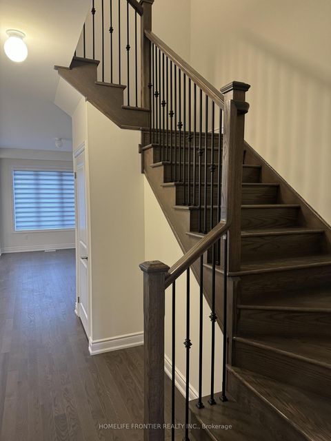 Photo 5 at 10 Durham Avenue, Shore, Barrie