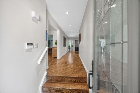 Photo 2 at 25 Gossamer Avenue, Newtonbrook East, Toronto