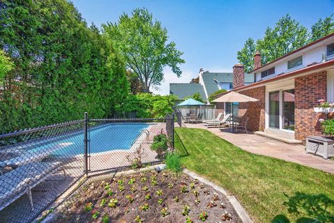 Photo 29 at 25 Gossamer Avenue, Newtonbrook East, Toronto