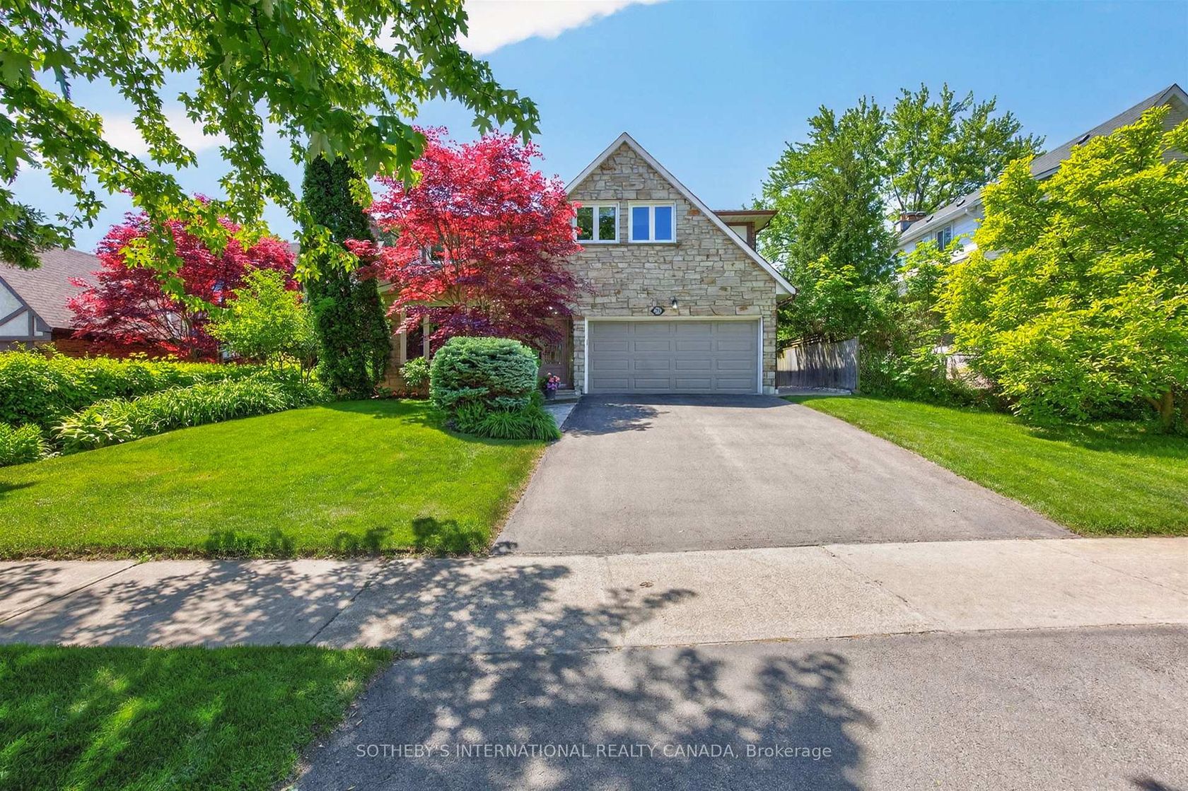 25 Gossamer Avenue, Newtonbrook East, Toronto photo number 2