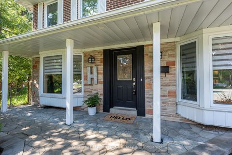 Photo 1 at 20 Solway Court, L'Amoreaux, Toronto