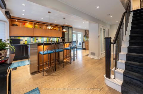 Photo 2 at 20 Solway Court, L'Amoreaux, Toronto