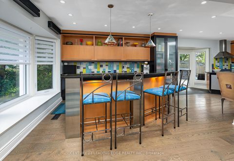 Photo 3 at 20 Solway Court, L'Amoreaux, Toronto