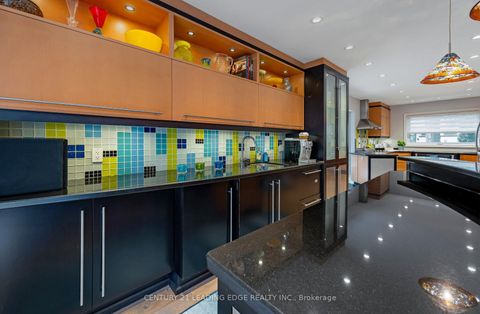 Photo 4 at 20 Solway Court, L'Amoreaux, Toronto
