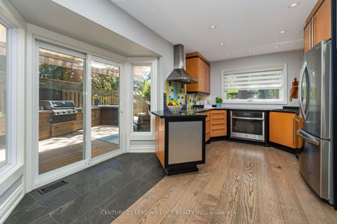 Photo 6 at 20 Solway Court, L'Amoreaux, Toronto