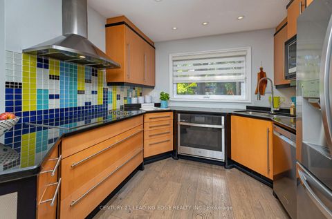 Photo 7 at 20 Solway Court, L'Amoreaux, Toronto