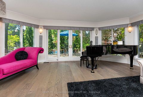 Photo 9 at 20 Solway Court, L'Amoreaux, Toronto
