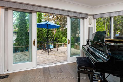 Photo 11 at 20 Solway Court, L'Amoreaux, Toronto