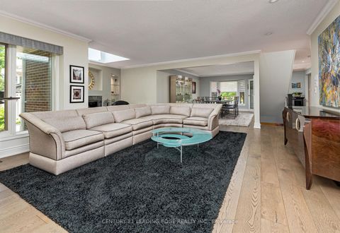 Photo 13 at 20 Solway Court, L'Amoreaux, Toronto