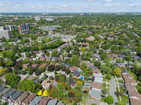 Photo 18 at 20 Solway Court, L'Amoreaux, Toronto