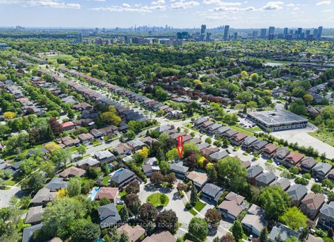 Photo 20 at 20 Solway Court, L'Amoreaux, Toronto