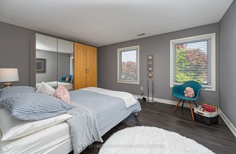 Photo 25 at 20 Solway Court, L'Amoreaux, Toronto