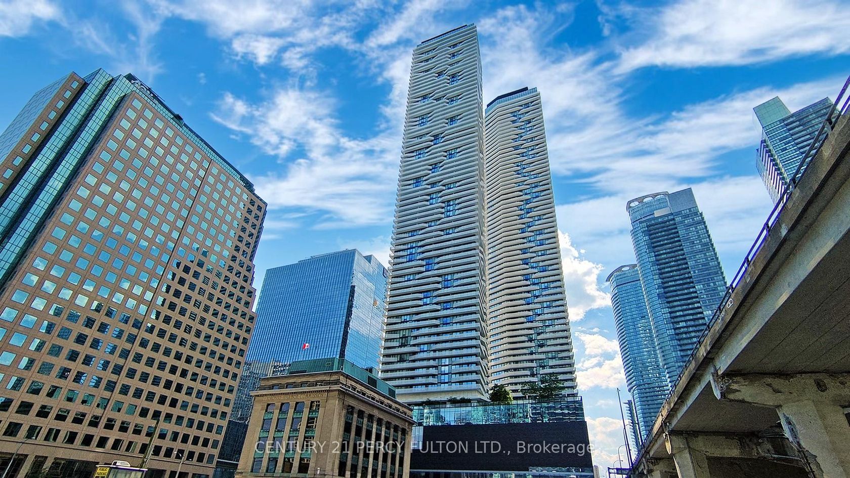 6901 - 100 Harbour Street, Waterfront Communities C1, Toronto photo number 2
