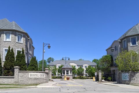 Photo 2 at 38 - 9133 Bayview Avenue, Doncrest, Richmond Hill