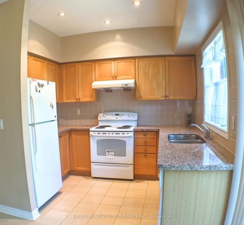 Photo 9 at 38 - 9133 Bayview Avenue, Doncrest, Richmond Hill