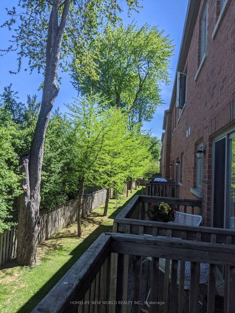 Photo 11 at 38 - 9133 Bayview Avenue, Doncrest, Richmond Hill