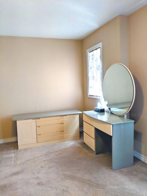 Photo 13 at 38 - 9133 Bayview Avenue, Doncrest, Richmond Hill