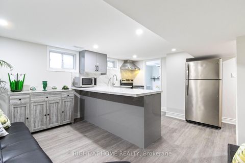 Photo 10 at 735 Srigley Street, College Manor, Newmarket