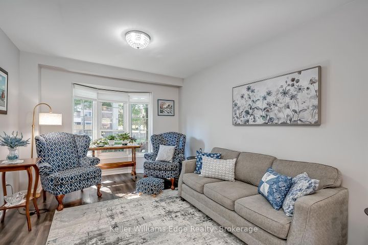 Photo 8 at 18 - 3021 Glencrest Road, Roseland, Burlington
