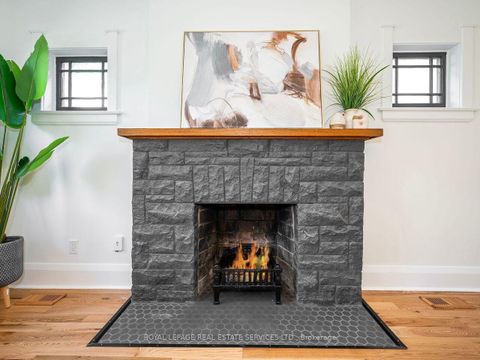 Photo 2 at 54 Oakfield Drive, Queensway, Toronto