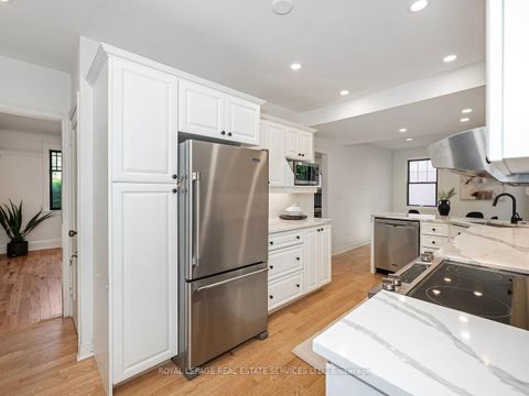 Photo 12 at 54 Oakfield Drive, Queensway, Toronto