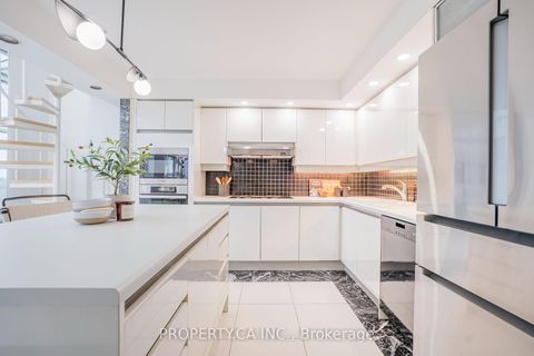 Photo 10 at 707 - 401 Queens Quay W, Waterfront Communities C1, Toronto