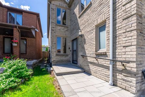 Photo 2 at 79 Brickstone Circle, Brownridge, Vaughan