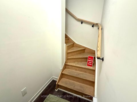 Photo 13 at 924 - 2 Steckley House Lane, Rural Richmond Hill, Richmond Hill