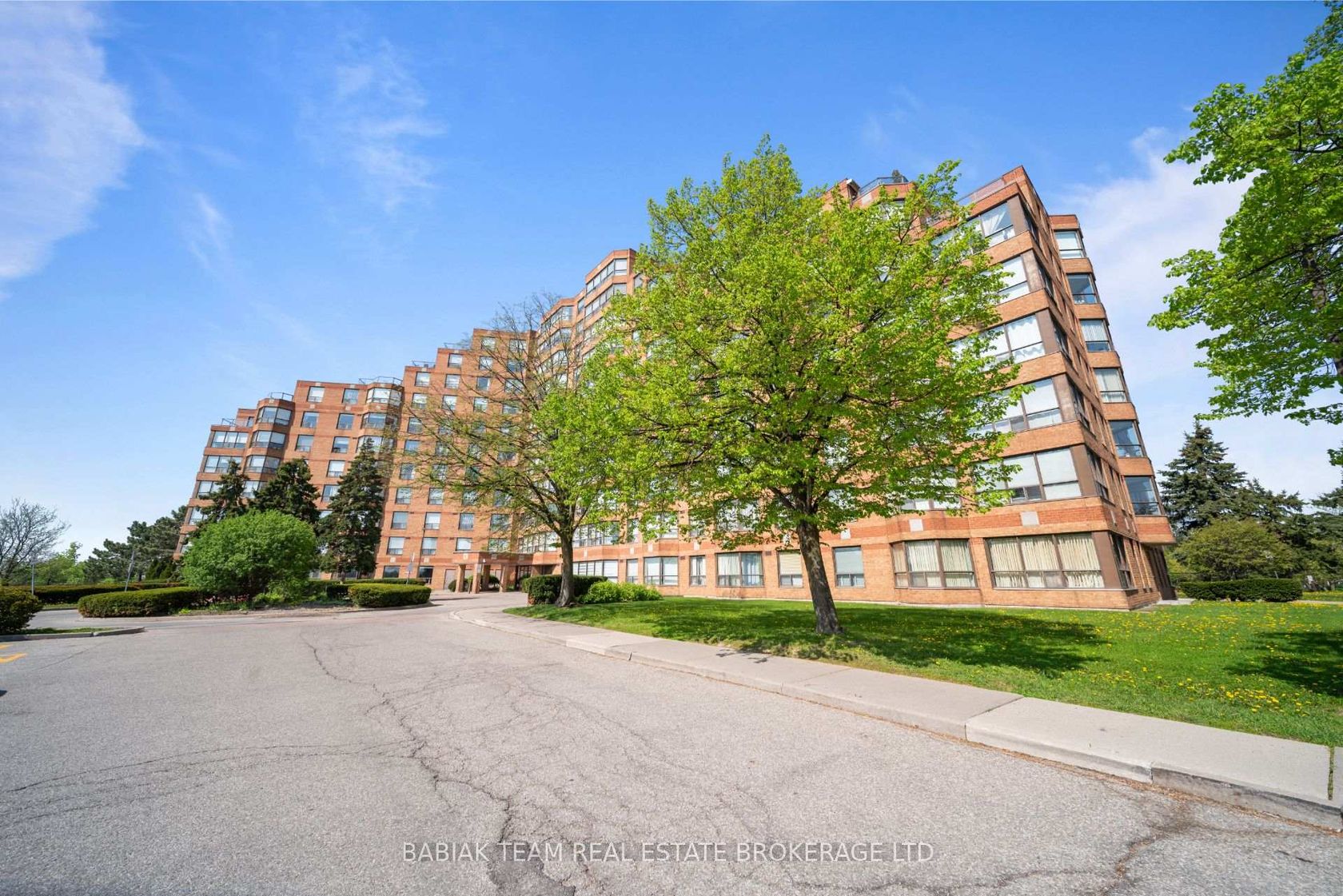 202 - 6 Humberline Drive, Clairville, Toronto photo number 2