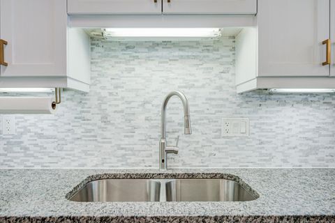 Photo 9 at 240 - 11 Applewood Lane, Etobicoke West Mall, Toronto