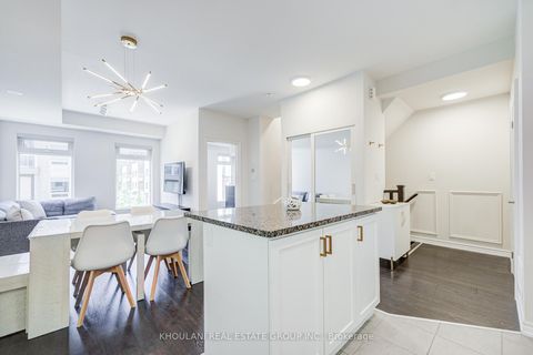 Photo 10 at 240 - 11 Applewood Lane, Etobicoke West Mall, Toronto