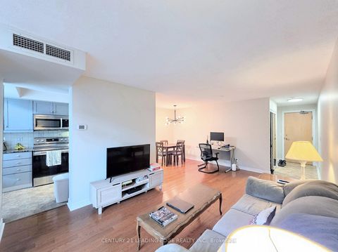 Photo 10 at 1012 - 212 Eglinton Avenue E, Mount Pleasant West, Toronto