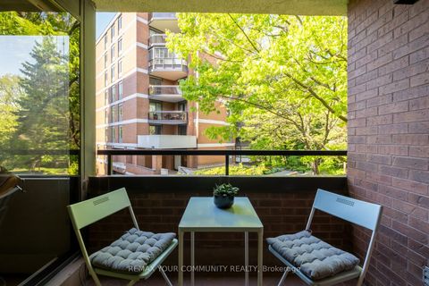 Photo 12 at 109 - 349 St Clair Avenue W, Casa Loma, Toronto