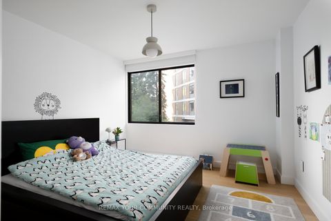 Photo 16 at 109 - 349 St Clair Avenue W, Casa Loma, Toronto