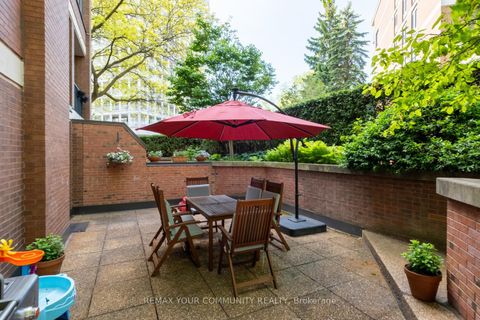 Photo 22 at 109 - 349 St Clair Avenue W, Casa Loma, Toronto