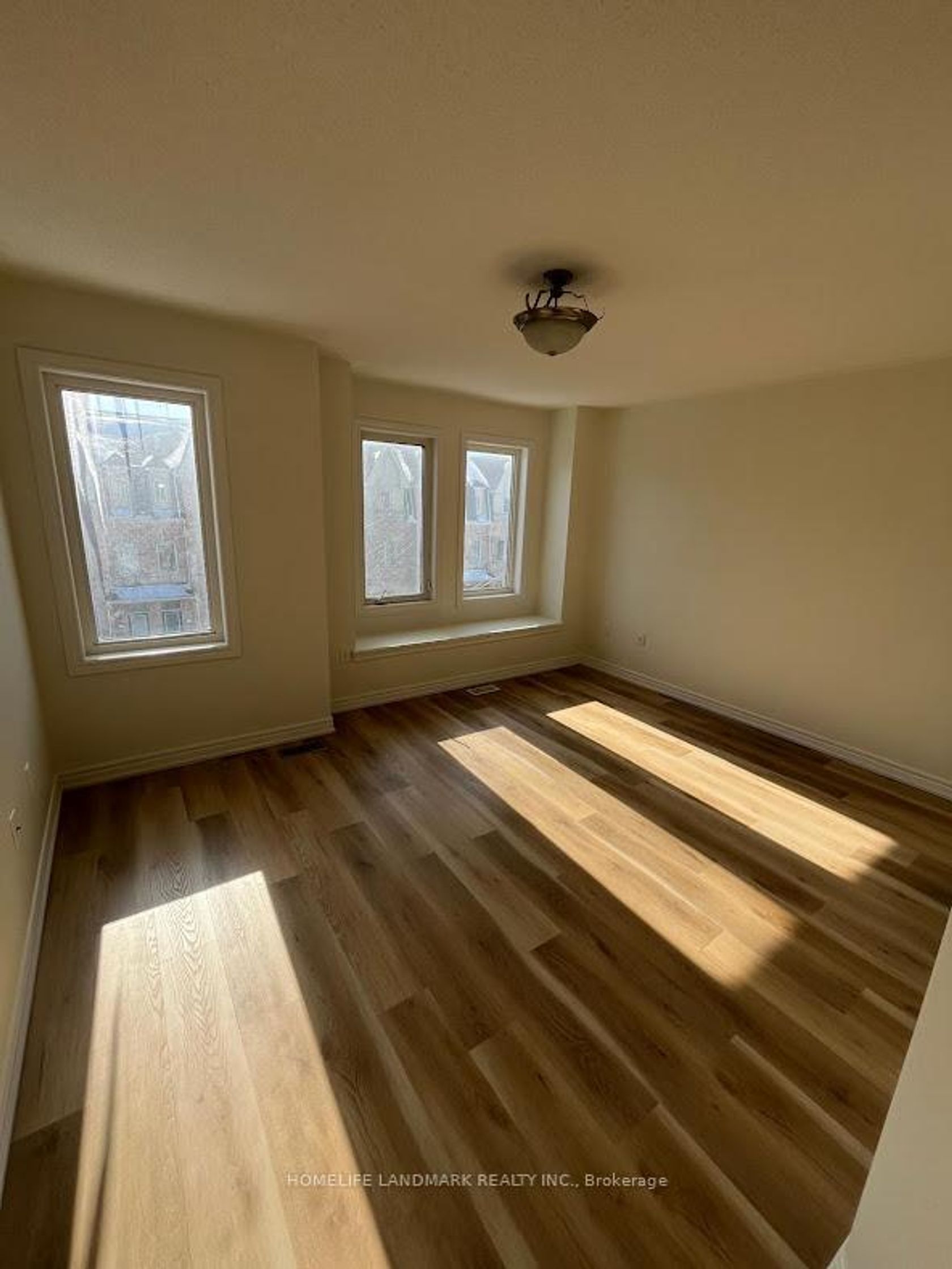 12 kawneer Terrace, Dorset Park, Toronto photo number 2