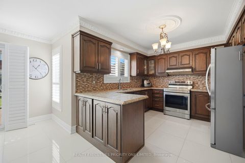 Photo 9 at 139 Jade Crescent, West Woodbridge, Vaughan
