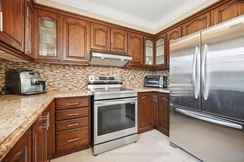 Photo 10 at 139 Jade Crescent, West Woodbridge, Vaughan