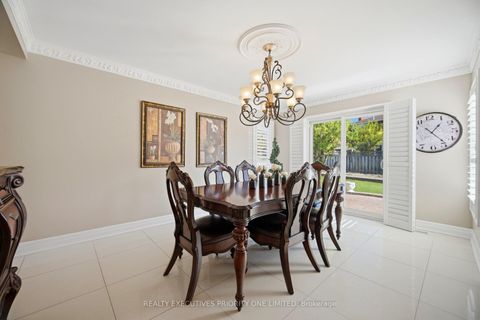 Photo 11 at 139 Jade Crescent, West Woodbridge, Vaughan